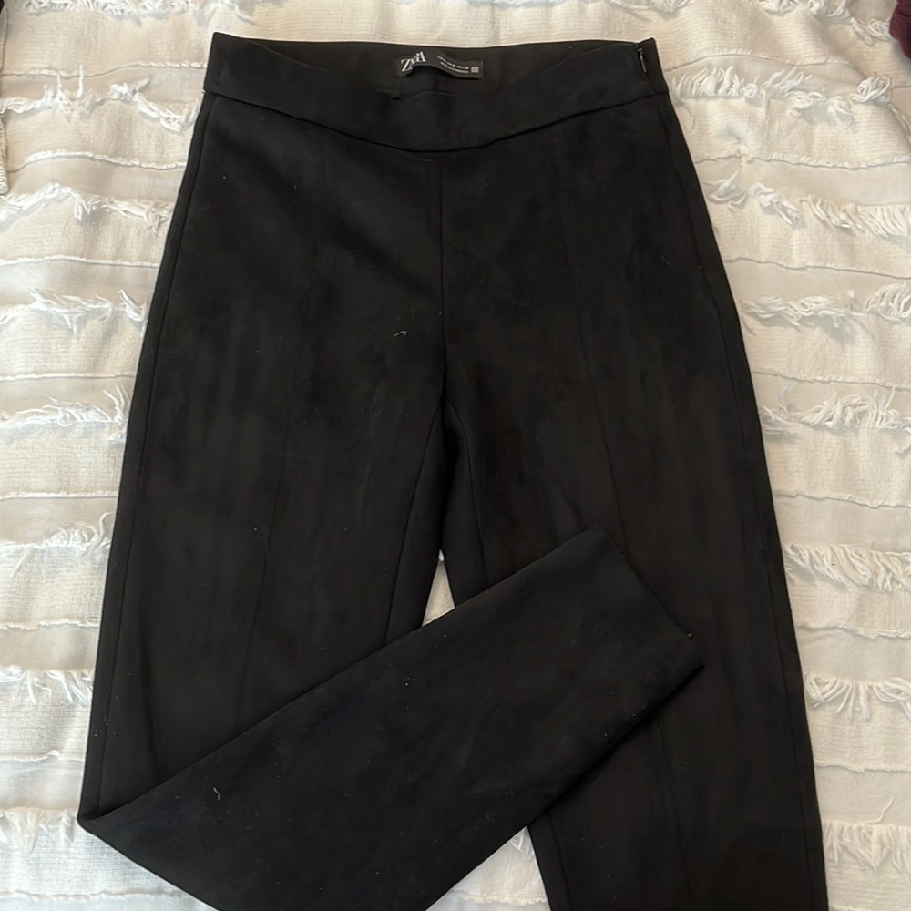 Zara Never worn before suede pants
